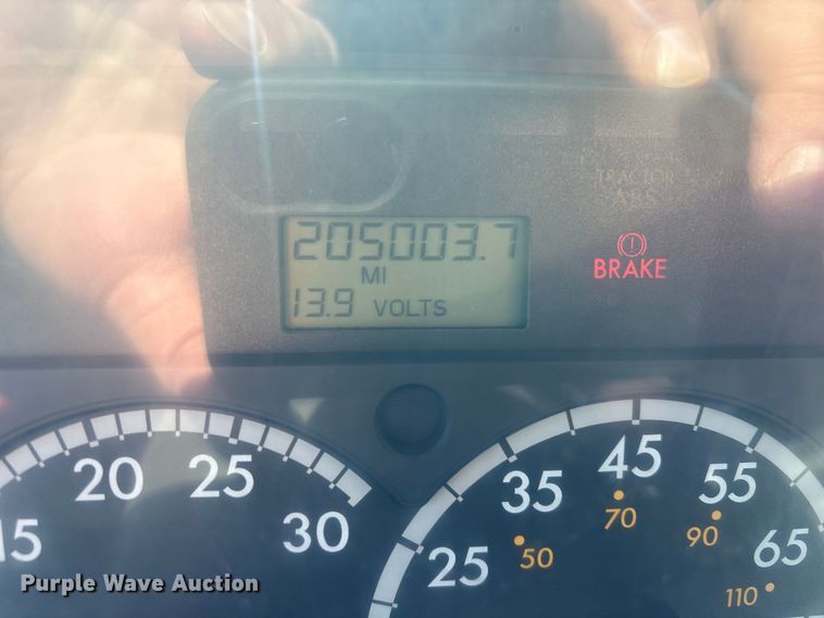 image for item EP2961 2005 Sterling L9500 flatbed truck