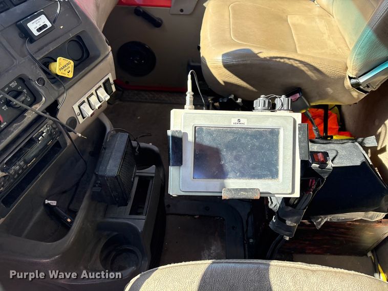 image for item EP2961 2005 Sterling L9500 flatbed truck