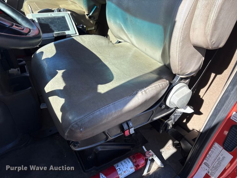 image for item EP2961 2005 Sterling L9500 flatbed truck