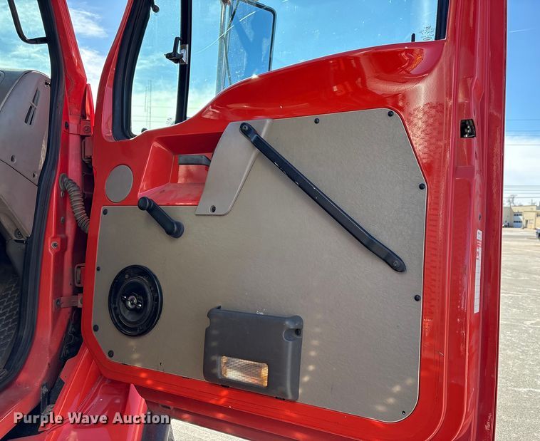 image for item EP2961 2005 Sterling L9500 flatbed truck