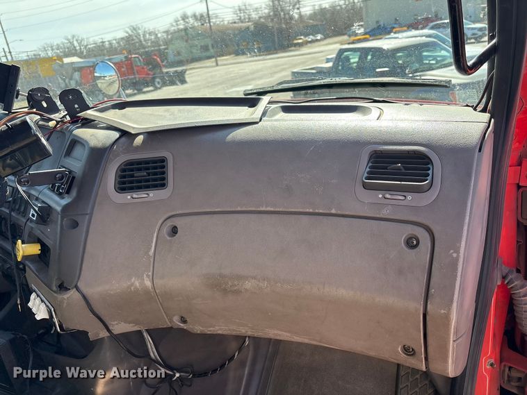 image for item EP2961 2005 Sterling L9500 flatbed truck