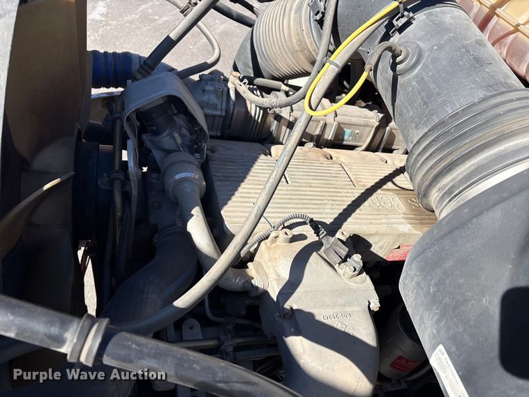 image for item EP2961 2005 Sterling L9500 flatbed truck