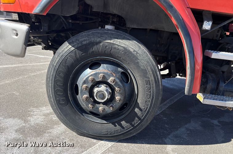 image for item EP2961 2005 Sterling L9500 flatbed truck