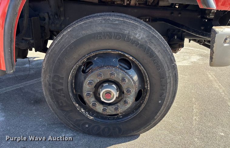 image for item EP2961 2005 Sterling L9500 flatbed truck