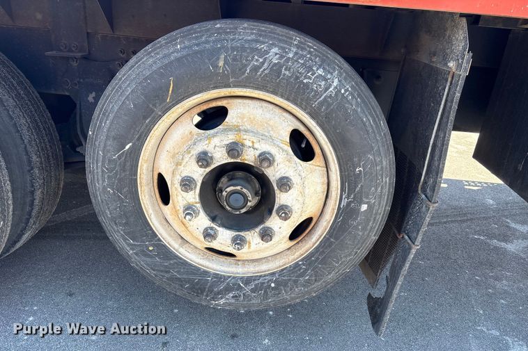 image for item EP2961 2005 Sterling L9500 flatbed truck