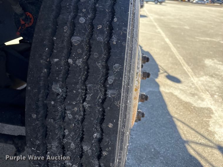 image for item EP2961 2005 Sterling L9500 flatbed truck