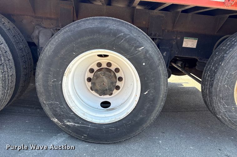 image for item EP2961 2005 Sterling L9500 flatbed truck