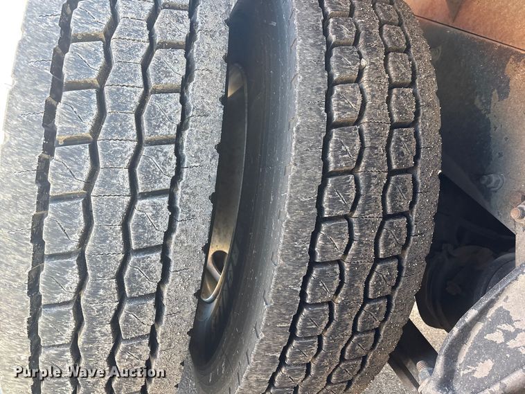 image for item EP2961 2005 Sterling L9500 flatbed truck