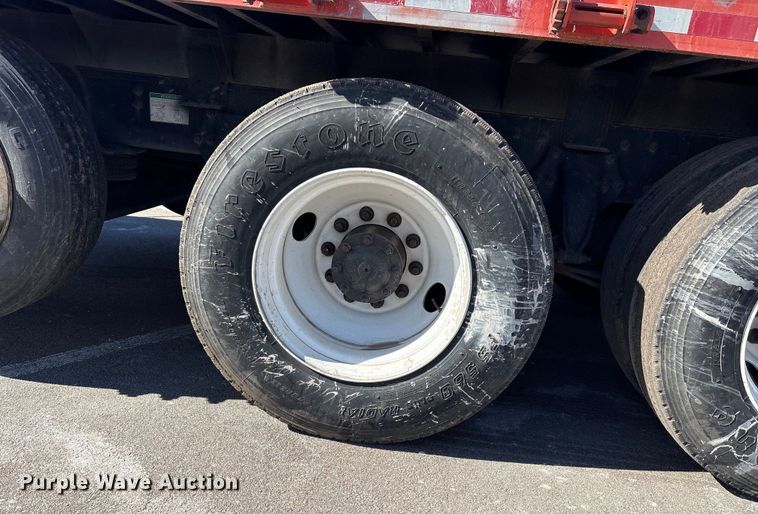 image for item EP2961 2005 Sterling L9500 flatbed truck