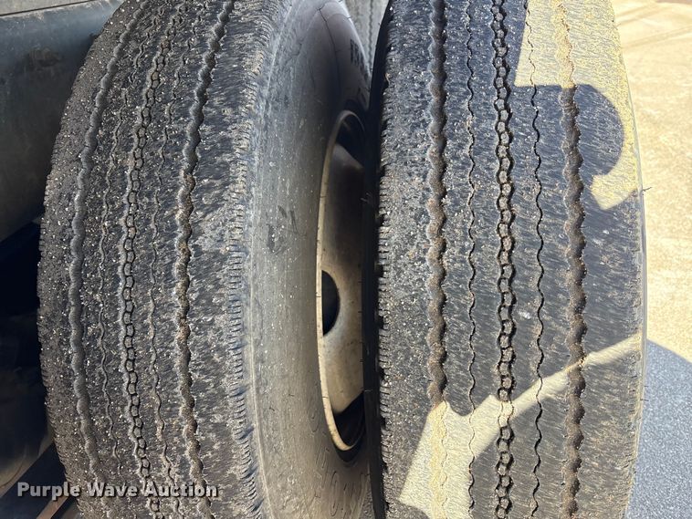 image for item EP2961 2005 Sterling L9500 flatbed truck