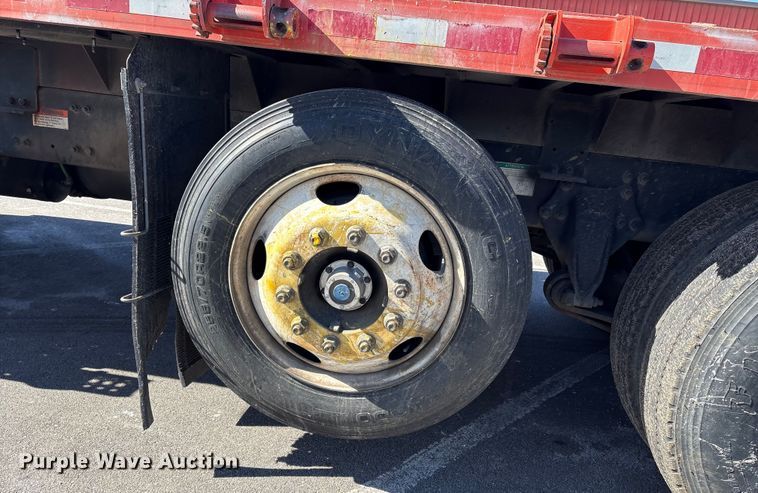 image for item EP2961 2005 Sterling L9500 flatbed truck