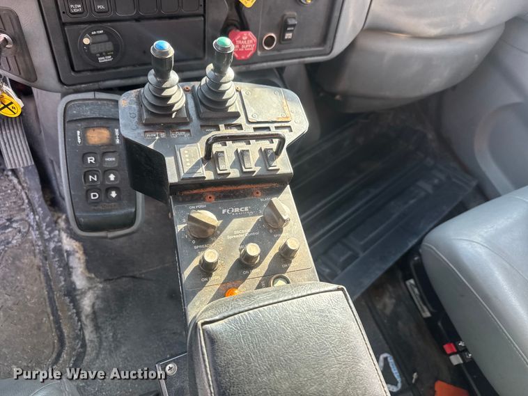 image for item EP2963 2007 International WorkStar 7400 dump truck