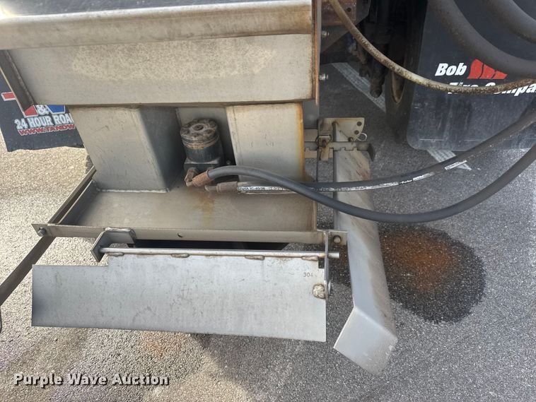 image for item EP2964 2009 Sterling L7500 Series dump truck