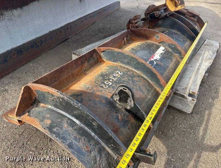 image for item EP2964 2009 Sterling L7500 Series dump truck