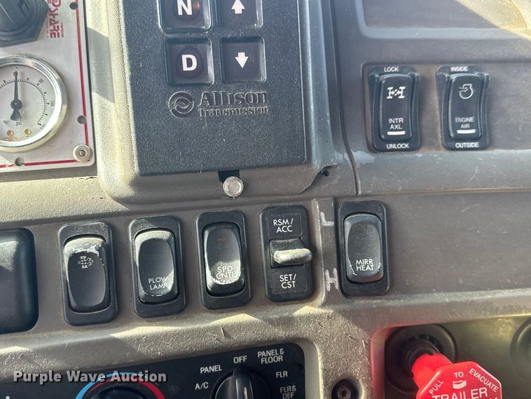 image for item EP2964 2009 Sterling L7500 Series dump truck