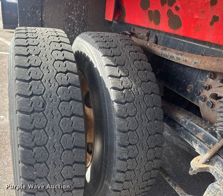 image for item EP2964 2009 Sterling L7500 Series dump truck