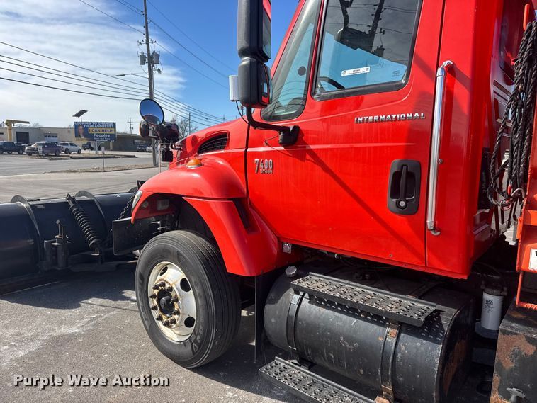 image for item EP2965 2007 International WorkStar 7400 dump truck