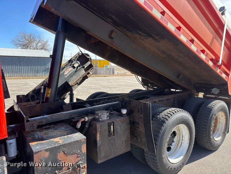 image for item EP2965 2007 International WorkStar 7400 dump truck