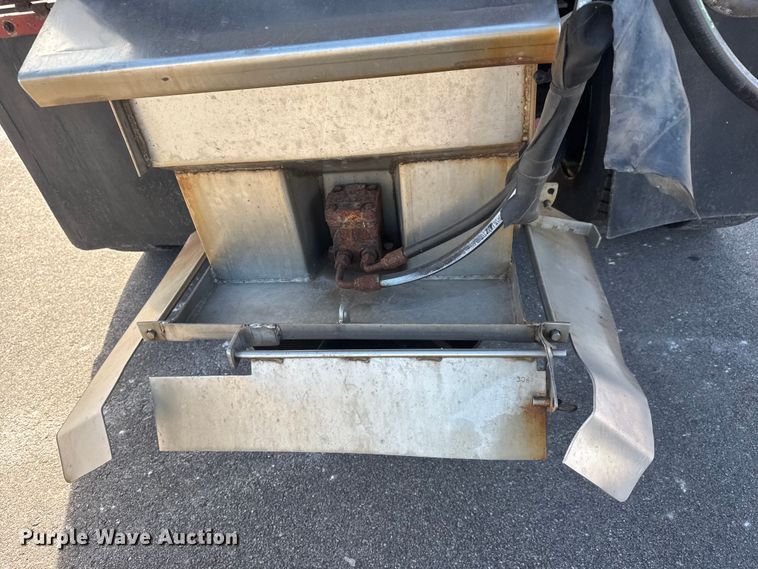 image for item EP2965 2007 International WorkStar 7400 dump truck