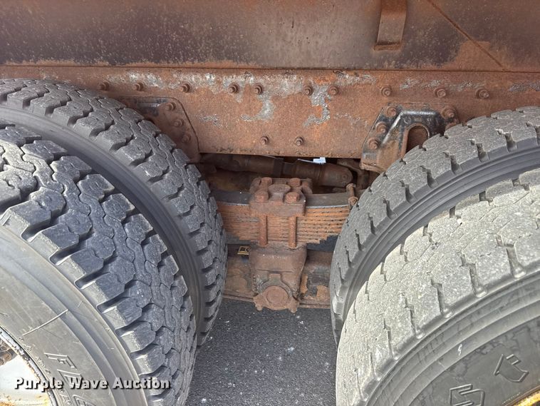 image for item EP2965 2007 International WorkStar 7400 dump truck