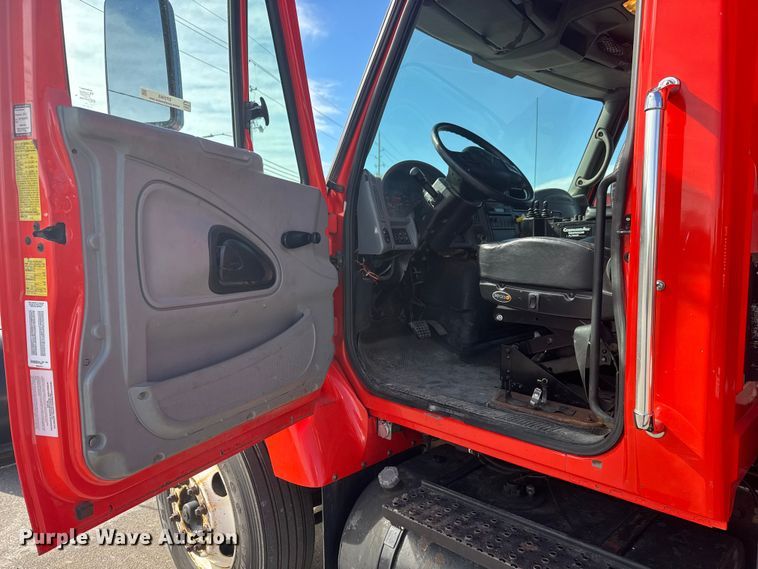 image for item EP2965 2007 International WorkStar 7400 dump truck