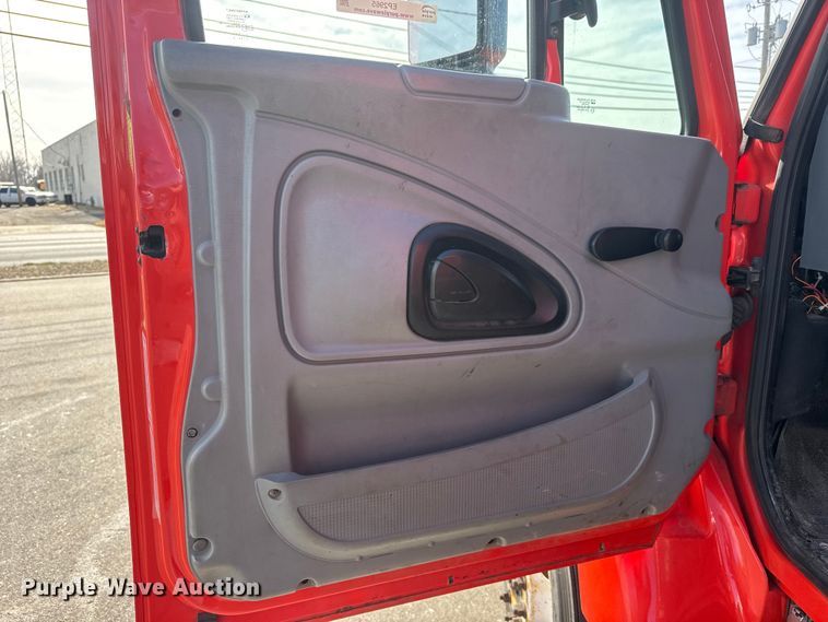 image for item EP2965 2007 International WorkStar 7400 dump truck