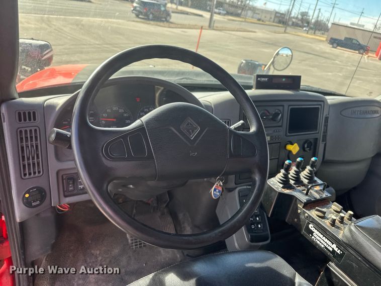 image for item EP2965 2007 International WorkStar 7400 dump truck