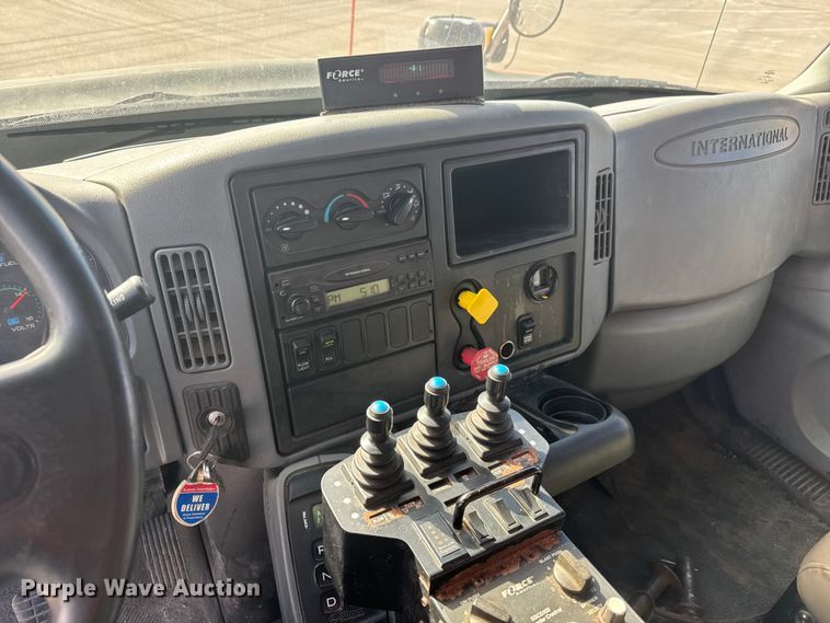 image for item EP2965 2007 International WorkStar 7400 dump truck