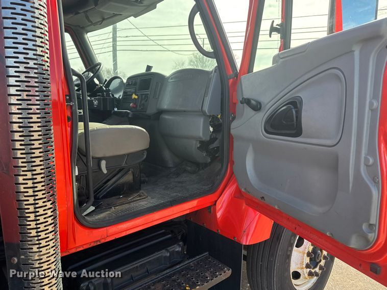 image for item EP2965 2007 International WorkStar 7400 dump truck