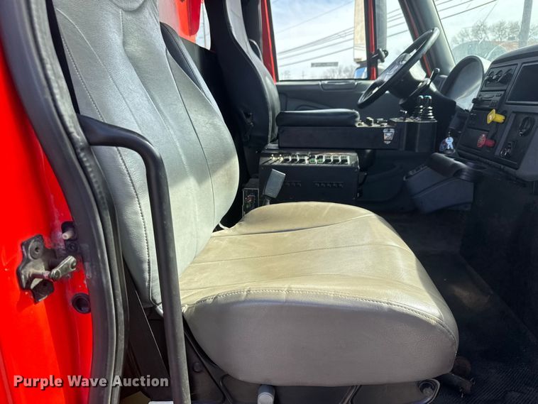 image for item EP2965 2007 International WorkStar 7400 dump truck