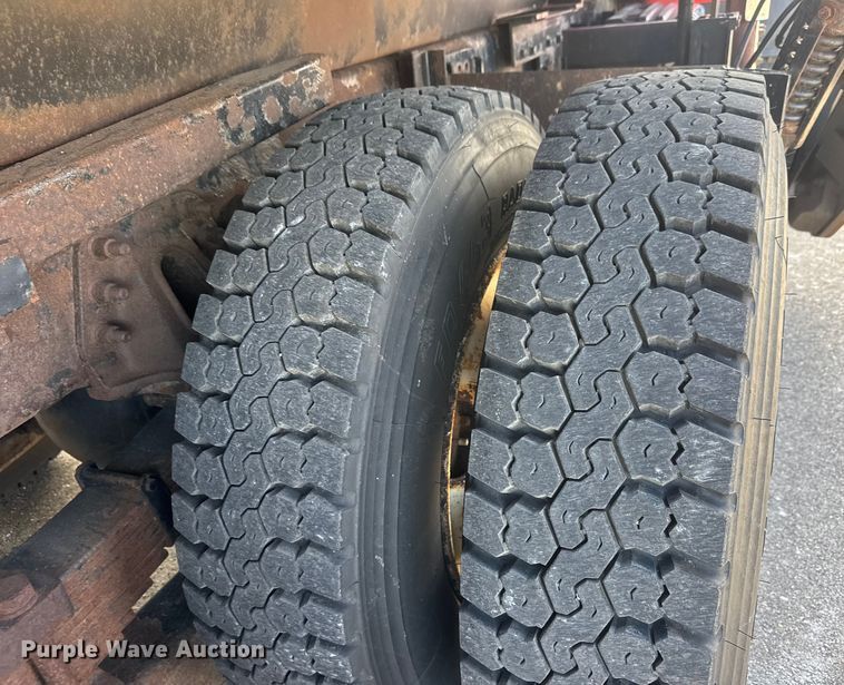 image for item EP2965 2007 International WorkStar 7400 dump truck