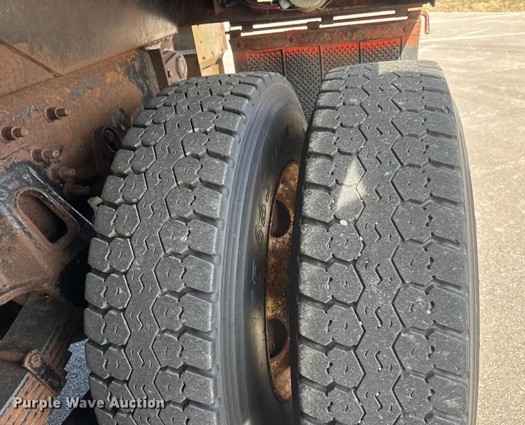 image for item EP2965 2007 International WorkStar 7400 dump truck