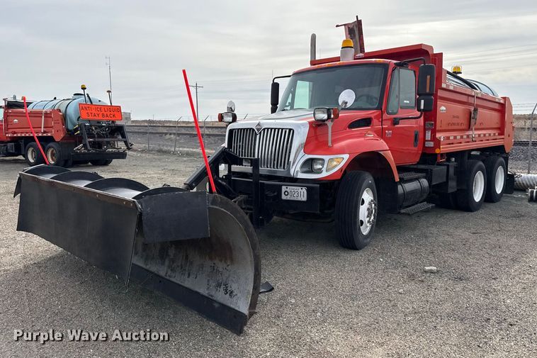 image for item EP2975 2005 International 7400 dump truck