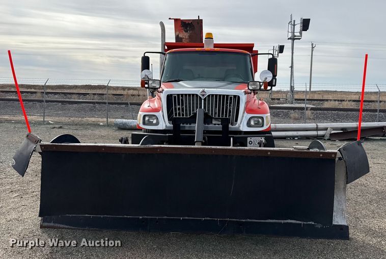 image for item EP2975 2005 International 7400 dump truck