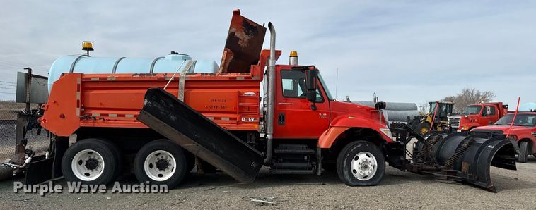 image for item EP2975 2005 International 7400 dump truck