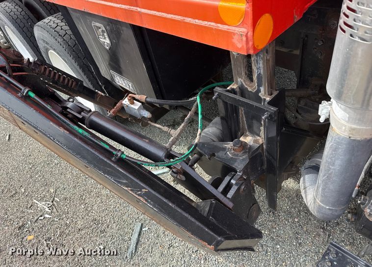 image for item EP2975 2005 International 7400 dump truck