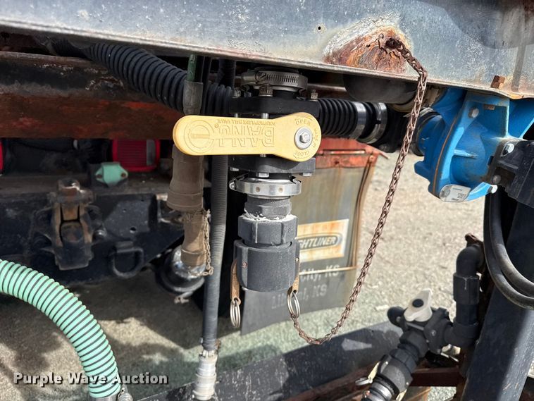 image for item EP2975 2005 International 7400 dump truck