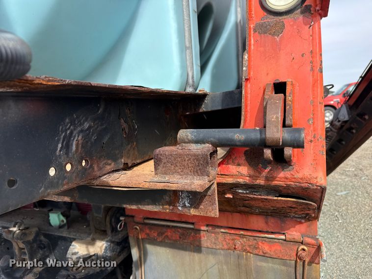 image for item EP2975 2005 International 7400 dump truck