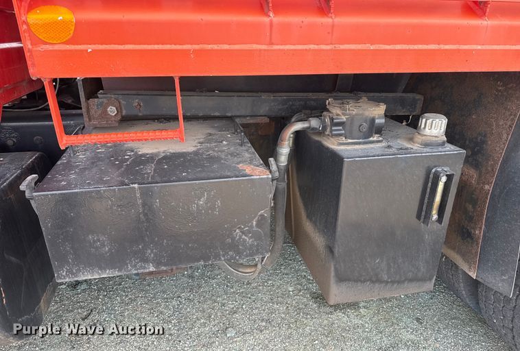 image for item EP2975 2005 International 7400 dump truck