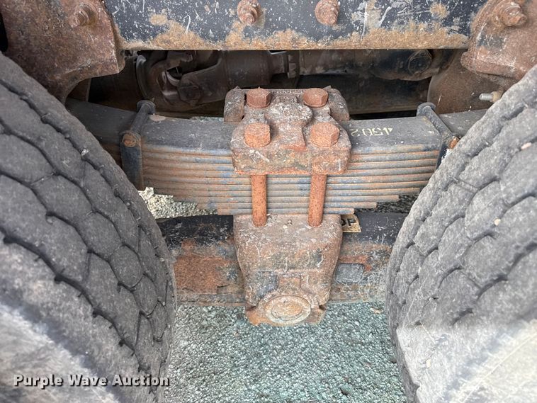 image for item EP2975 2005 International 7400 dump truck