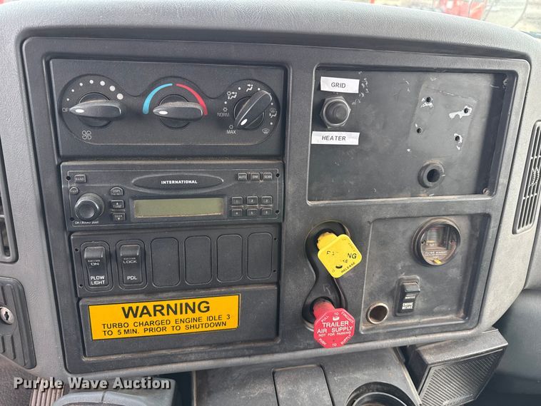 image for item EP2975 2005 International 7400 dump truck