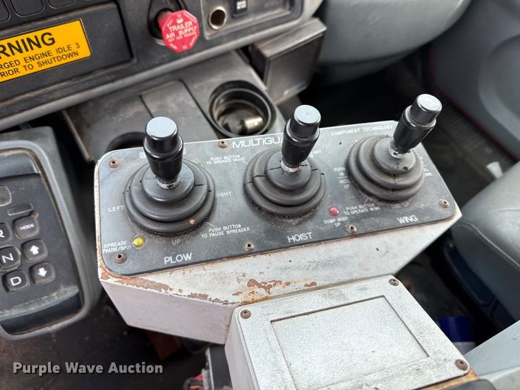 image for item EP2975 2005 International 7400 dump truck