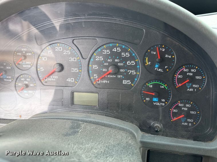 image for item EP2975 2005 International 7400 dump truck