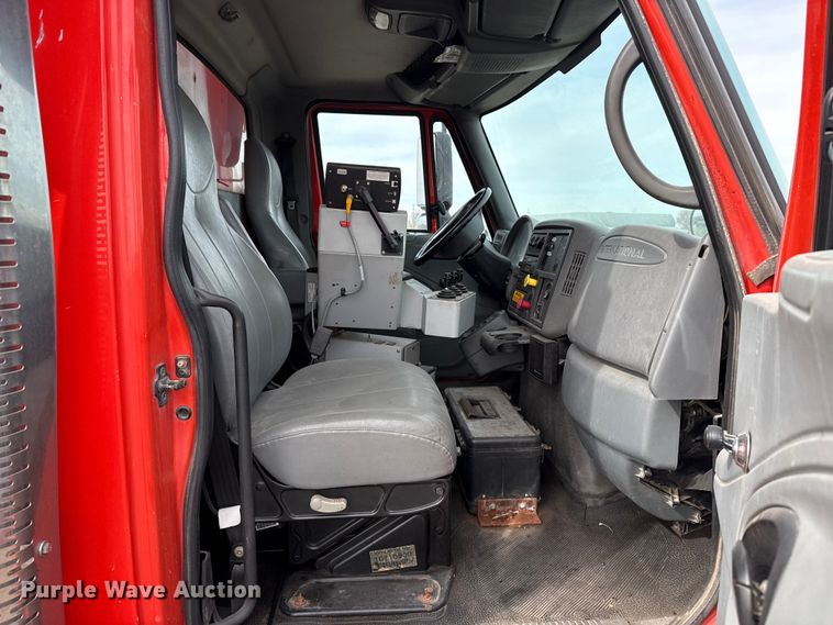 image for item EP2975 2005 International 7400 dump truck