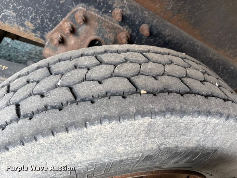 image for item EP2975 2005 International 7400 dump truck