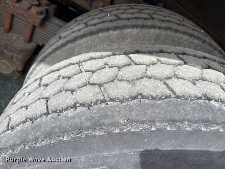 image for item EP2975 2005 International 7400 dump truck