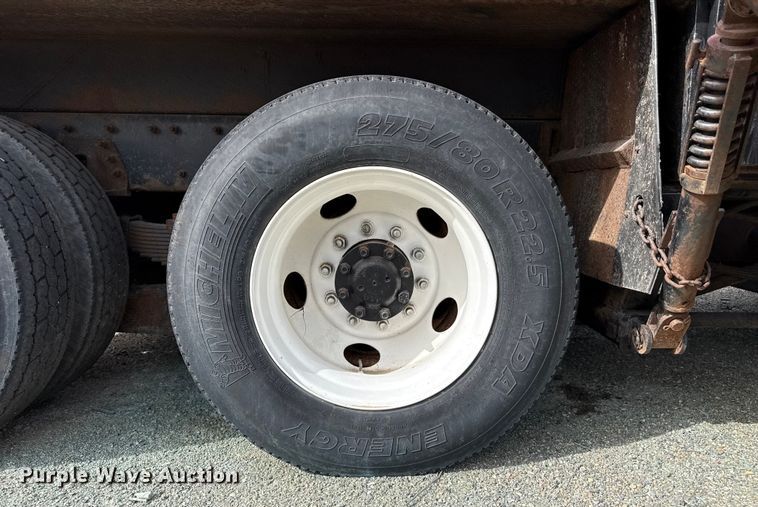 image for item EP2975 2005 International 7400 dump truck