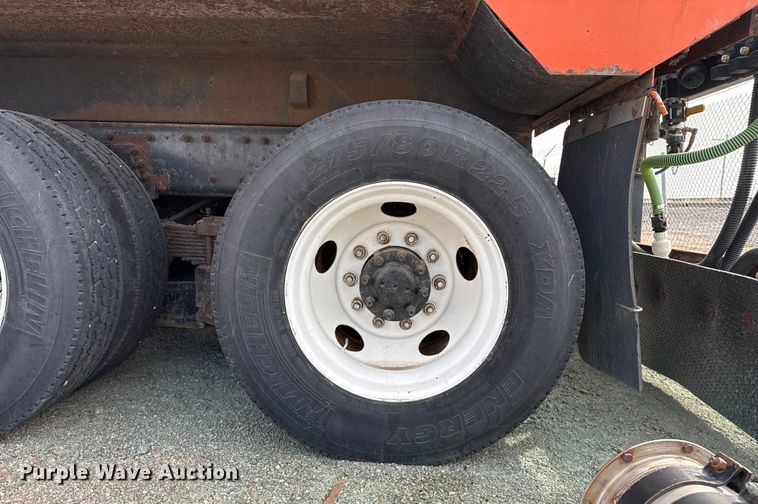 image for item EP2975 2005 International 7400 dump truck