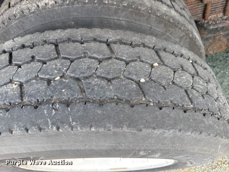 image for item EP2975 2005 International 7400 dump truck