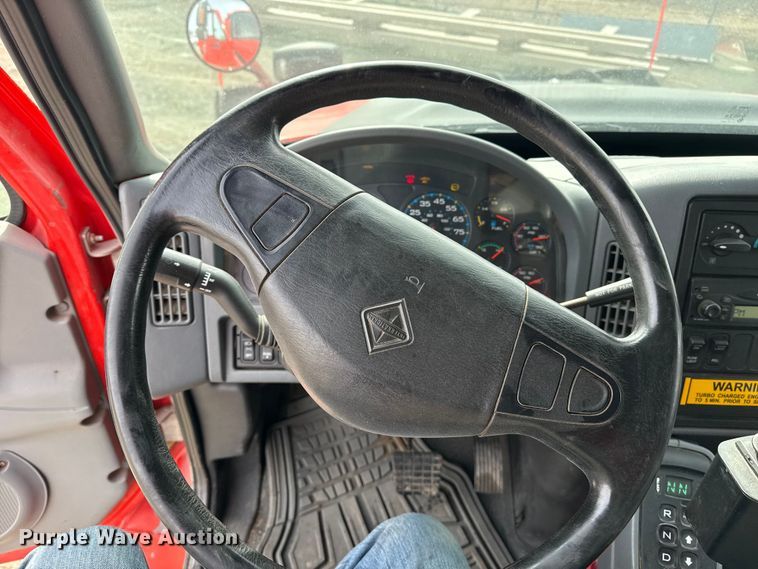 image for item EP2976 2007 International 7400 dump truck